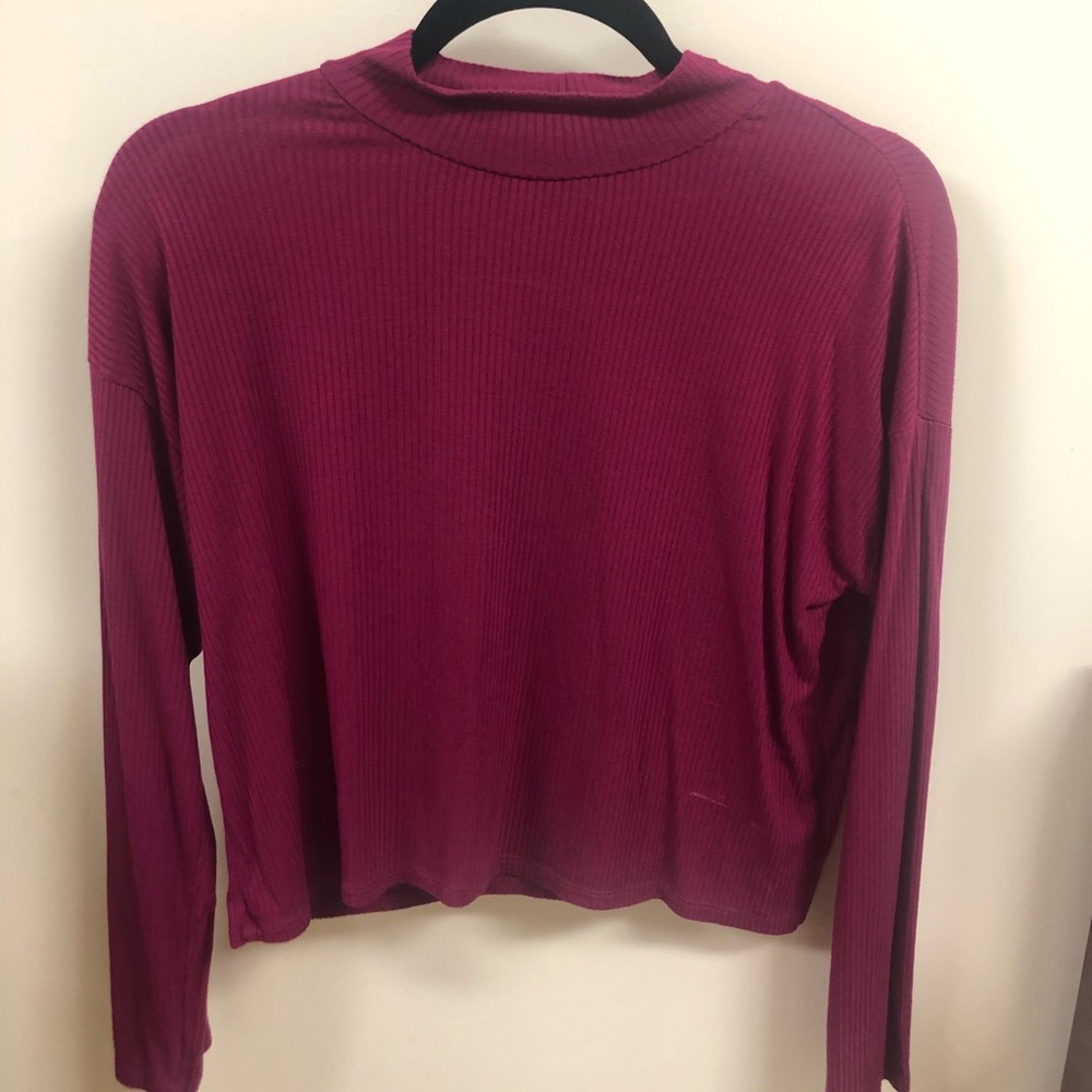 Thin long sleeve t-shirt with shot monk neck